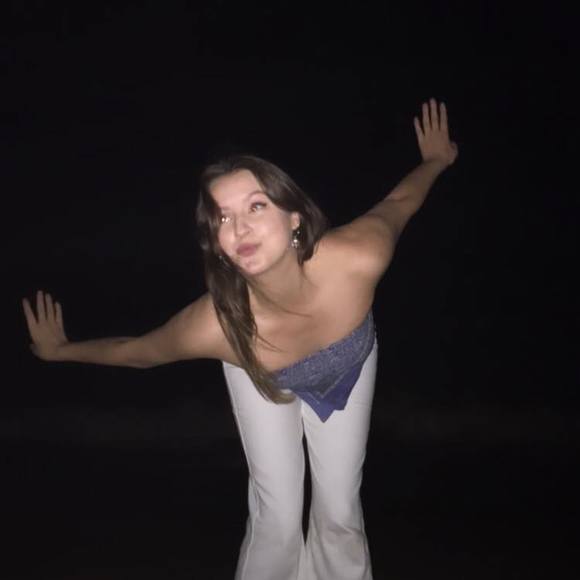 Meet your Posher, Alyssa - Picture 1 of 1